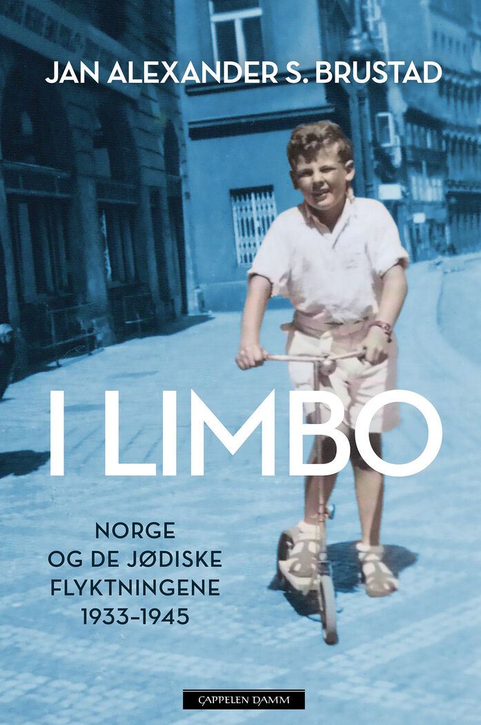 Bokomslag "I limbo. Norge og de jødiske flyktningene 1933 - 1945". Liten gutt på sparkesykkel med blå bakgrunn.